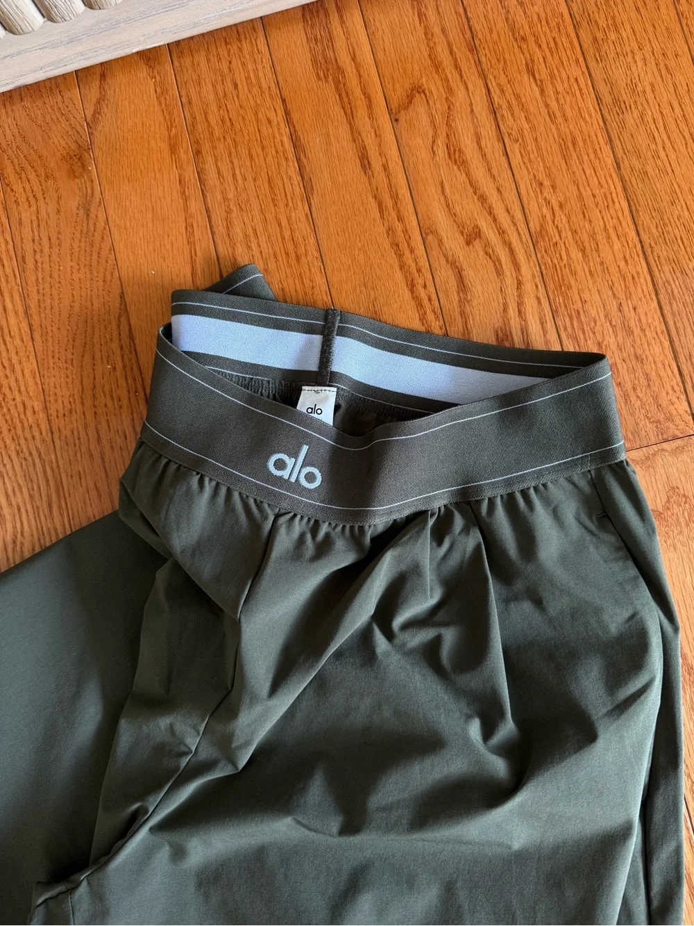 ALO Yoga Olive Green Wide-Leg Pants - Picture 2 of 3
